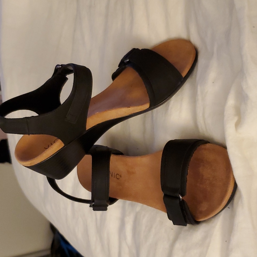 Vionic black wedge sandals